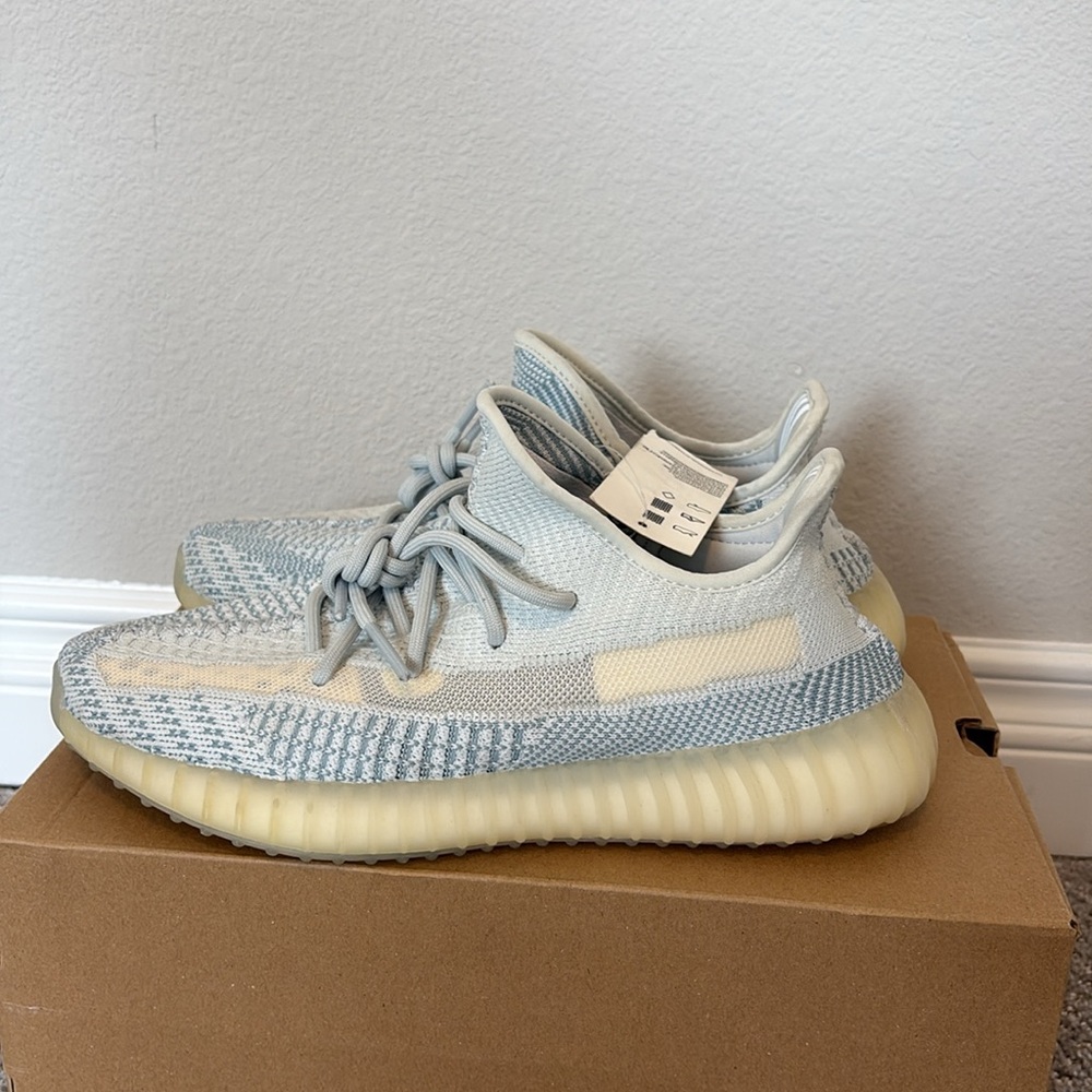 GENTLY USED | Yeezy Boost 350 V2 'Cloud White Non-Reflective | Size 7.5 - Picture 5 of 11